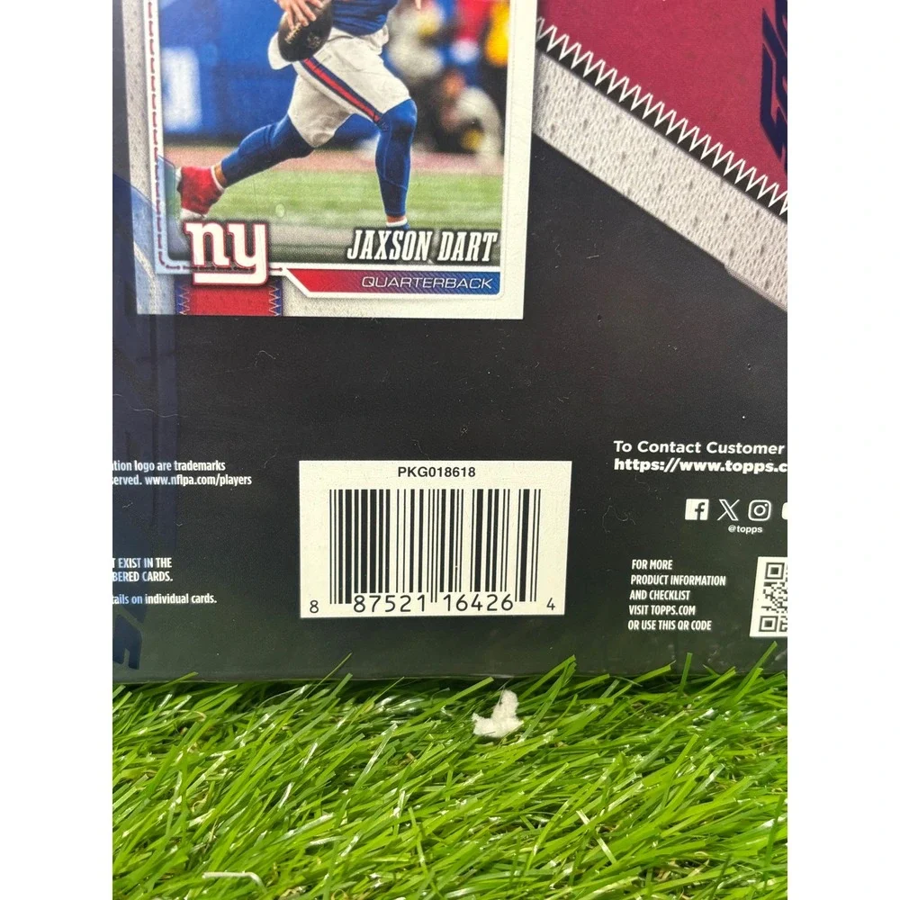 2026 Topps Flagship Football Super Box 147 Cards 10 Packs Bitty Pop Funko Sealed